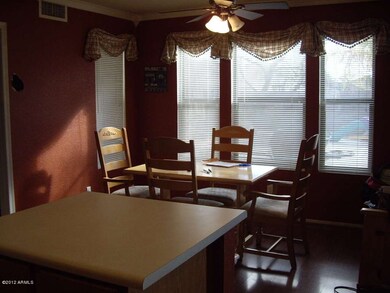 Eat-In Kitchen