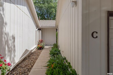 3001 31st St unit C, Rock Island, IL 61201 - photo 2