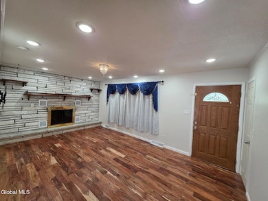 164 Dahlia St, Schenectady, NY 12306 - photo 4