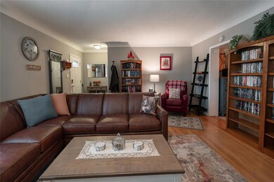 2622 E 29th St, Des Moines, IA 50317 - photo 3