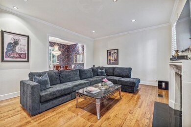 Oversized living area on 2nd floor