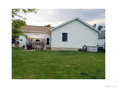 289 Stenzil St, North Tonawanda, NY 14120 - photo 2