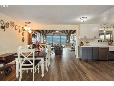 901 E 18th St, the Dalles, OR 97058 - photo 6