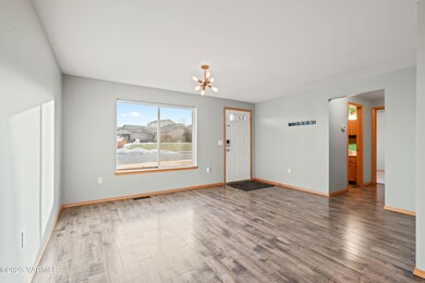 6603CrestfieldsRd-7
