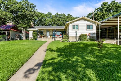 11868 Younger Ct, Azle, TX 76020 - photo 2