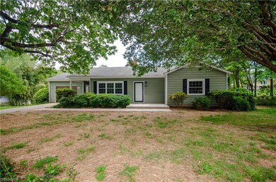 320 Sunset Dr, Asheboro, NC 27205 - photo 2