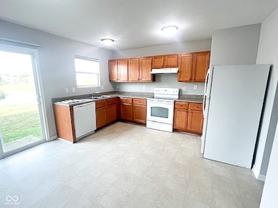 11454 Congaree Way, Indianapolis, IN 46235 - photo 4