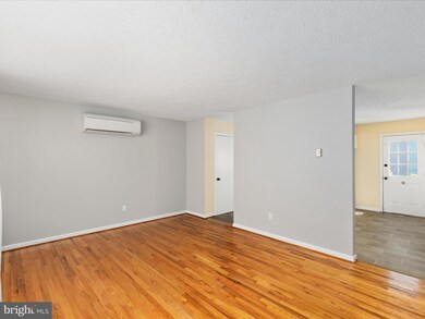 954 Jackson St, Strasburg, VA 22657 - photo 4