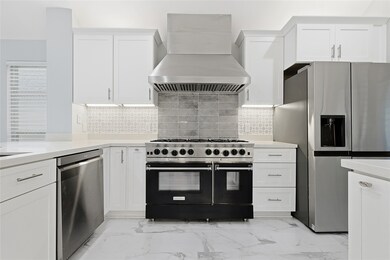 962 Oak Falls Dr, Willis, TX 77378 - photo 4