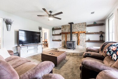 225 Sentry Oaks Dr, Warner Robins, GA 31093 - photo 7