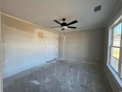 Unfurnished room with ceiling fan, ornamental mold