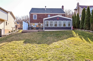 SUNROOM ATTACHED/OPENS TO REAR DECK