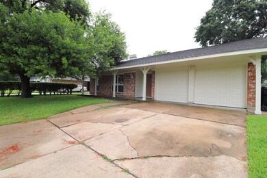 9922 Kirkshire Dr, Houston, TX 77089 - photo 2