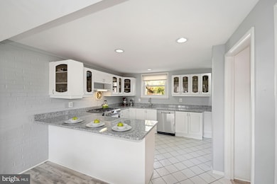 915 Croton Dr, Alexandria, VA 22308 - photo 3