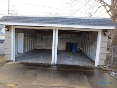 Detached 2-Car Garage