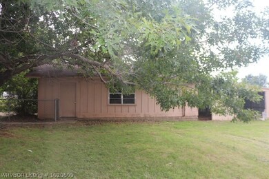 509 W Sequoyah St, Muldrow, OK 74948 - photo 6