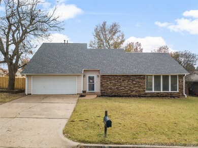 Great home in Jenks Schools, new roof, newer Furna