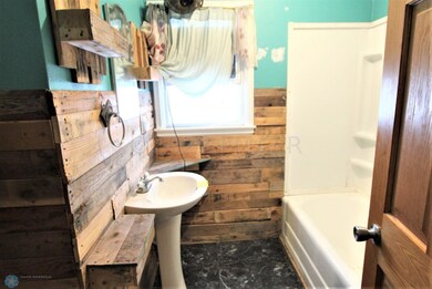 BATH MAIN FLOOR