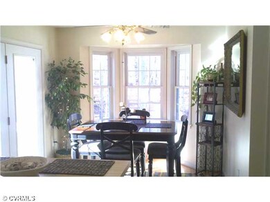 Breakfast Nook - Breakfast Nook with doors opening