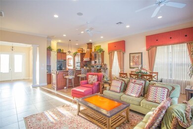 Oversized 21x14 Family Room With Designer Window T