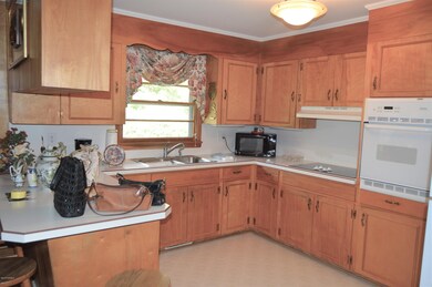 416 S Walker St, Burgaw, NC 28425 - photo 3