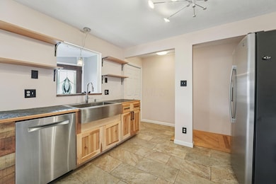 10-web-or-mls-1440-e-cooke-rd