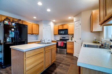 5525 Curtis MLS11