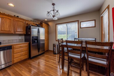 905 N Gunnison Way, Lawrence, KS 66049 - photo 4