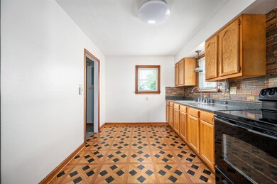 2005 S Pershing Dr, Muncie, IN 47302 - photo 7