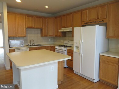 9044 Tanyard Ln, Lorton, VA 22079 - photo 3