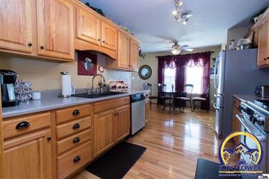 805 SE 44th St, Topeka, KS 66609 - photo 5