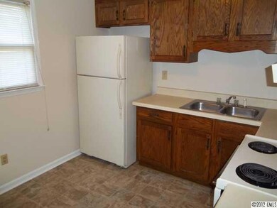 639 W Sharpe St, Statesville, NC 28677 - photo 2