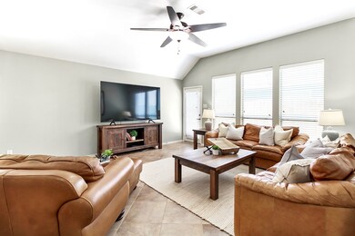 6027 Lynwood Banks Ln, Houston, TX 77092 - photo 7