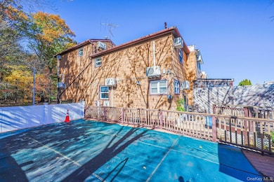 197 Park Dr N, Staten Island, NY 10314 - photo 7