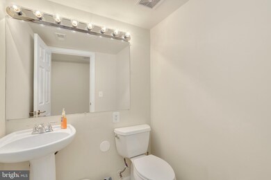 9068 Tanyard Ln, Lorton, VA 22079 - photo 4