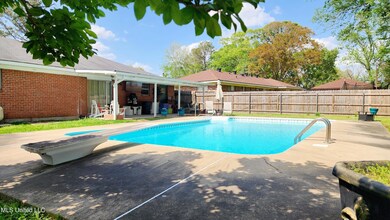 309 Lindberg Ave, Natchez, MS 39120 - photo 3