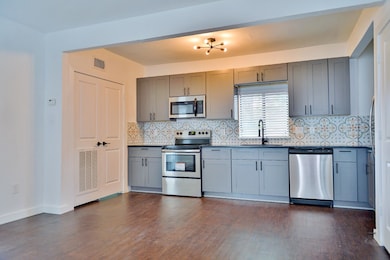 2300 Stanford St unit H, Houston, TX 77006 - photo 2