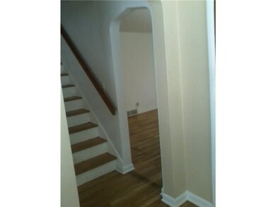 Entry/Foyer.