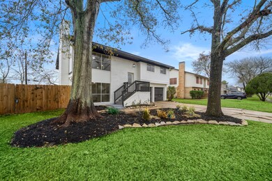 511 E Castle Harbour Dr, Friendswood, TX 77546 - photo 2