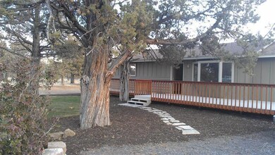 22937 Yucca Ct, Bend, OR 97701 - photo 2