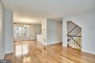 2357 Hunters Square Ct, Reston, VA 20191 - photo 5