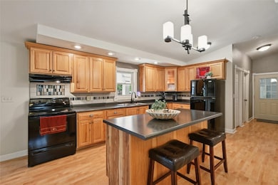 109 Elm St, van Horne, IA 52346 - photo 6