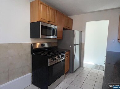 10 Hilliard Ave unit 4, Edgewater, NJ 07020 - photo 4