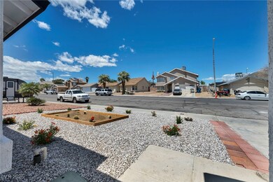 View of yard with a residential view