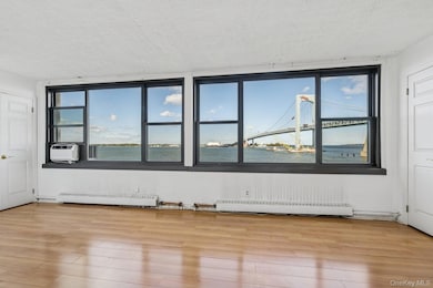 166-41 Powells Cove Blvd unit 4C, Flushing, NY 11357 - photo 4