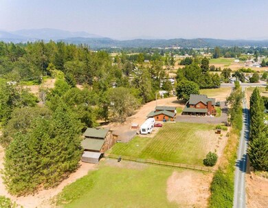 4555 Redwood Ave, Grants Pass, OR 97527 - photo 2