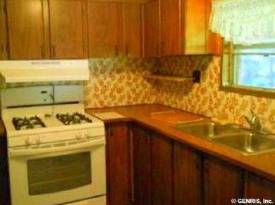 Kitchen. Kitchen has lots of cupboard space