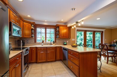 07_555ChainOHillsRoad_177_Kitchen_HiRes