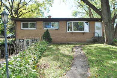 149 Lake Shore Dr, Carpentersville, IL 60110 - photo 2