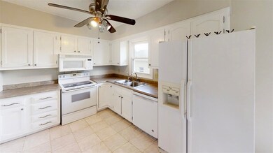 3909 Monterey Dr, Waterloo, IA 50701 - photo 3